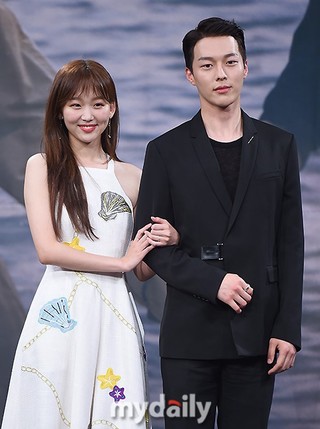 过来抱抱我》举办发布会 张基龙秦基周现场互动超亲昵！【组图】--国际 