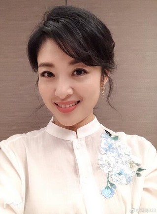 本网原创  元旦佳节,原央视名嘴周涛通过个人微博贴出自己的照片,并借