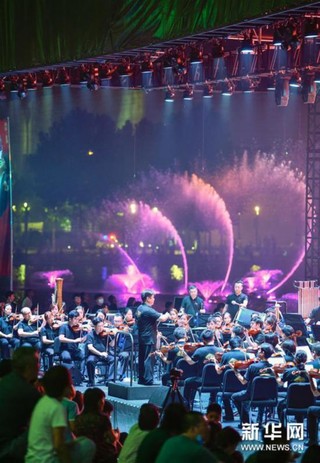 （文化）（3）天津大剧院举办首场大型户外交响音乐会