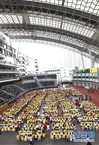 （图文互动）（1）香港千人同折纸 刷新“最大规模折纸课”世界纪录