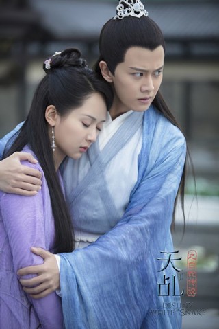 《天乩》开播两周好评不断 杨紫任嘉伦吻戏来袭