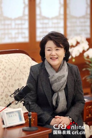 韩国"第一夫人"为中国听众读诗:中韩缘分将一直延续