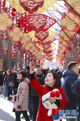 #（社会）（2）北京：大年初一逛庙会
