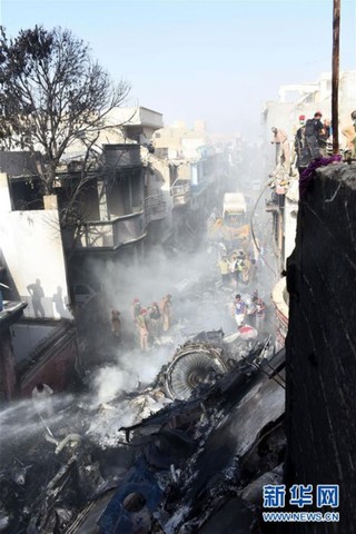 （国际）（6）巴基斯坦一架客机在卡拉奇坠毁