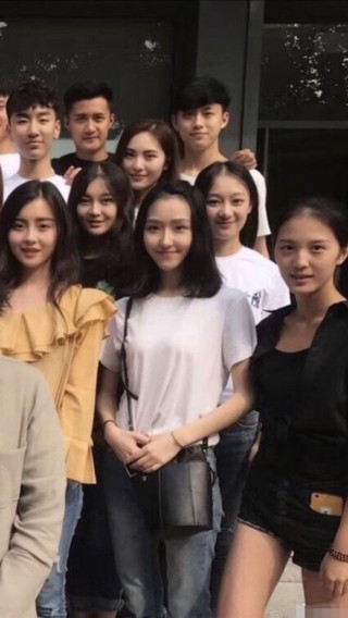 王俊凯北影班级合照 你能一眼就找到王俊凯吗?