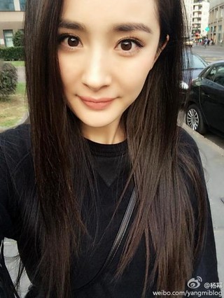 很多网友期待杨幂和老公刘恺威能同时亮相,更对小糯米的正脸好奇,希望