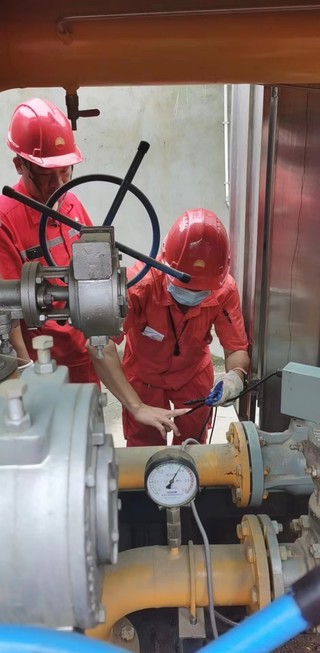 奋战在一线中油燃气人。