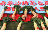 【图2】获得萝卜王选拔赛前三名的萝卜。人民网记者-刘怡摄