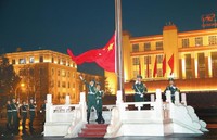 1月1日清晨，成都天府广场举行升国旗仪式。 张仲天 摄