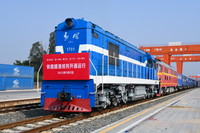 3月2日，首趟“中央援港 同心抗疫”鐵路援港班列駛出深圳平湖南國家物流樞紐。