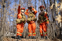 2022年4月1日，黑龍江省森林消防總隊黑河市支隊森林消防員進行實地研判。