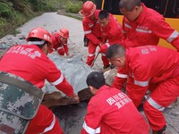四川应急宜宾救援队组织救援。四川省应急管理厅供图