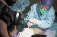 5月1日，一名技能临床试验志愿者在杭州注射奥密克戎变异Ψ株新冠病毒灭活疫苗。