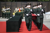 9月17日拍摄的第九批在韩中国人民志愿军烈士遗骸安葬仪式现场。新华社记者 潘昱龙 摄