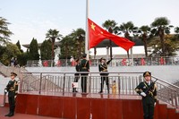 图为中国地质大学（武汉）举行“勿忘国耻，吾辈自强”主题升旗仪式。 校方供图