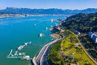 2022年10月11日，三峡大坝上游的湖北省宜昌市秭归港的望江公园。