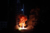 10月15日3时12分，我国在西昌卫星发射中心使用长征二号丁运载火箭，成功将遥感三十六号卫星发射升空，卫星顺利进入预定轨道，发射任务获得圆满成功。新华社发（应龙飞 摄）