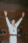 1981年7月，中国体操运动员李宁在第11届世界大学生运动会上获得鞍马、吊环、自由体操比赛三枚金牌。新华社记者胡越摄