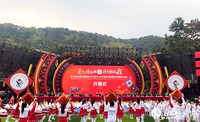 第七届中老越三国丢包狂欢节开幕式现场。人民网 雷霁摄