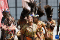 3月8日，在赞比亚首都卢萨卡，当地女性在妇女节庆祝活动上表演舞蹈。新华社记者 彭立军 摄