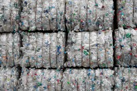 2021年5月27日，堆放在韩国江原道横城郡的一个塑料垃圾处理厂内的废弃PET塑料瓶。 新华社记者 王婧嫱 摄
