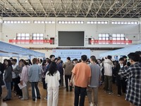 茅台学院秋季招聘会现场人头攒动，气氛热烈。