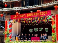 现场表演。