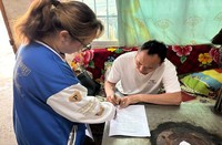 村民签订抵制滥办酒席承诺书。习水融媒体中心供图