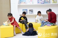 小读者们在阅读。人民网 龙章榆摄