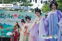国风走秀。