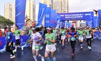 开跑 。王印摄