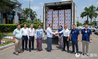 药品交付仪式现场-人民网记者谢佳君摄