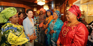 李克强总理夫人程虹在尼日利亚