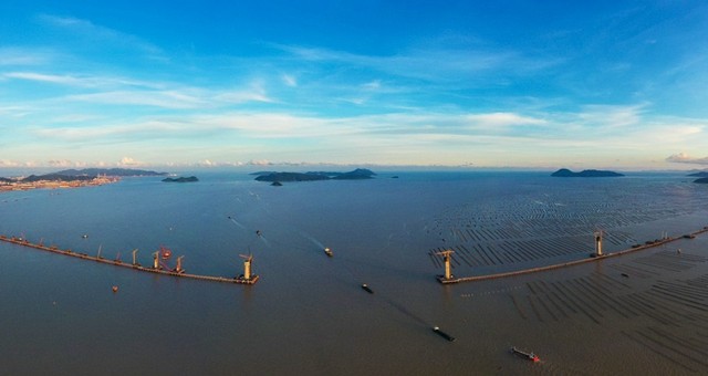 跨珠江口黄茅海大桥东塔开始中部塔柱施工