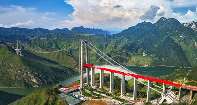 首座“纯贵州造”悬索桥架起一座跨江“天道”