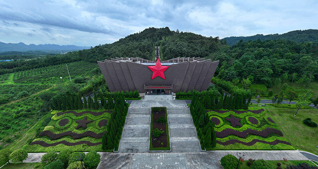 行进中国丨在这里，读懂“不朽丰碑”
