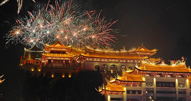 烟火璀璨！莆田湄洲岛上演跨年盛典